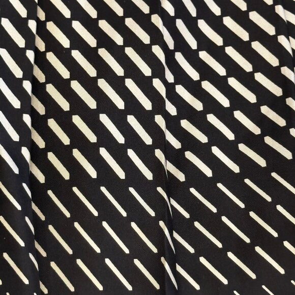 Beautiful! Ann Taylor Black & Cream Abstract Print A-Line Skirt Size 4 - Picture 7 of 8